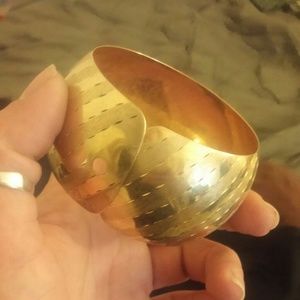 Vintage 14k yellow gold bangle